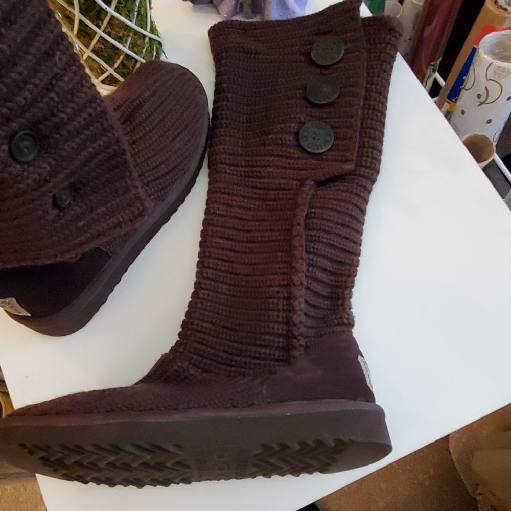 NWOT UGGS Size 7